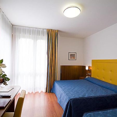Hotel Ariston Бибионе Екстериор снимка