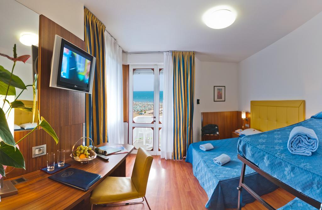 Hotel Ariston Бибионе Стая снимка