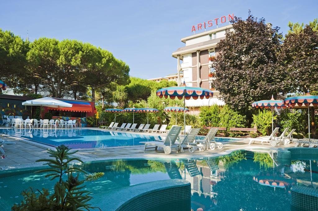 Hotel Ariston Бибионе Екстериор снимка