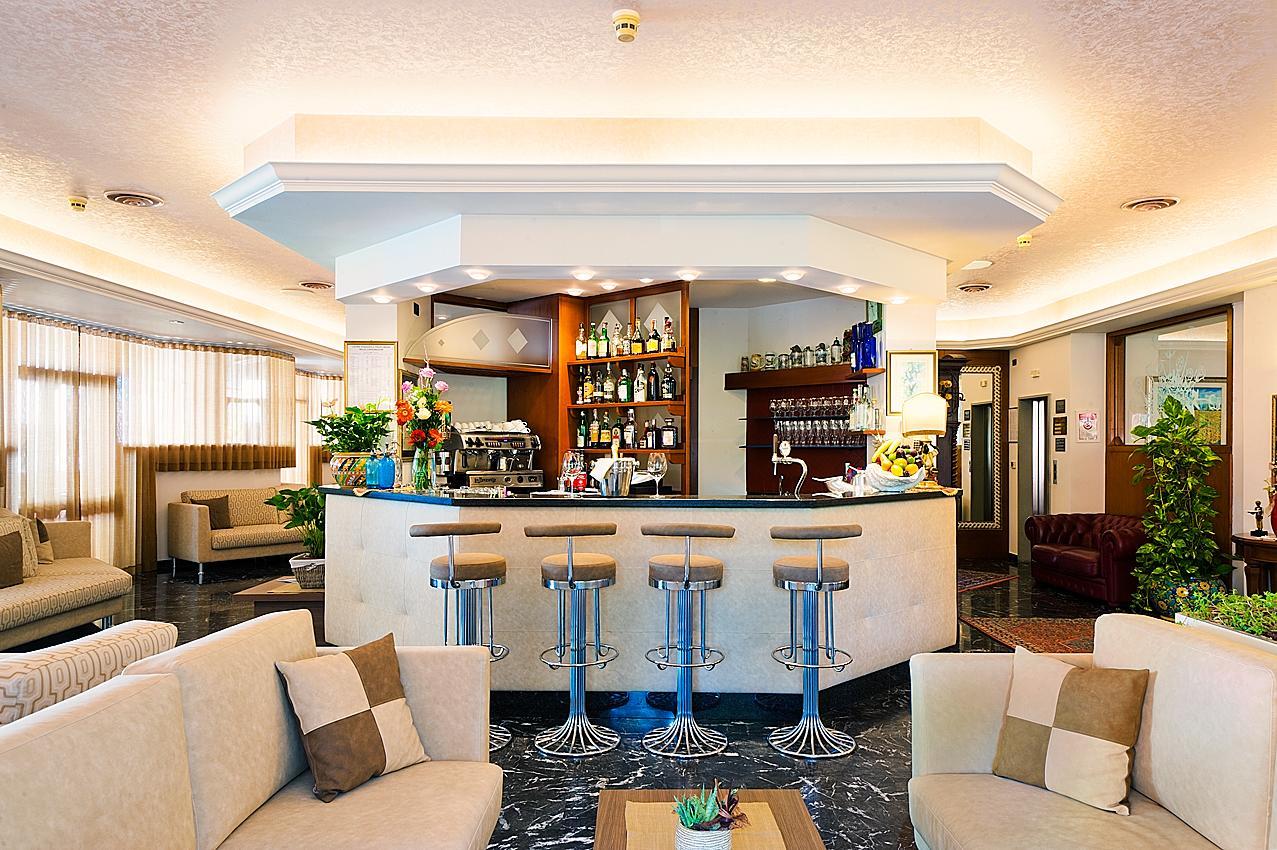 Hotel Ariston Бибионе Екстериор снимка